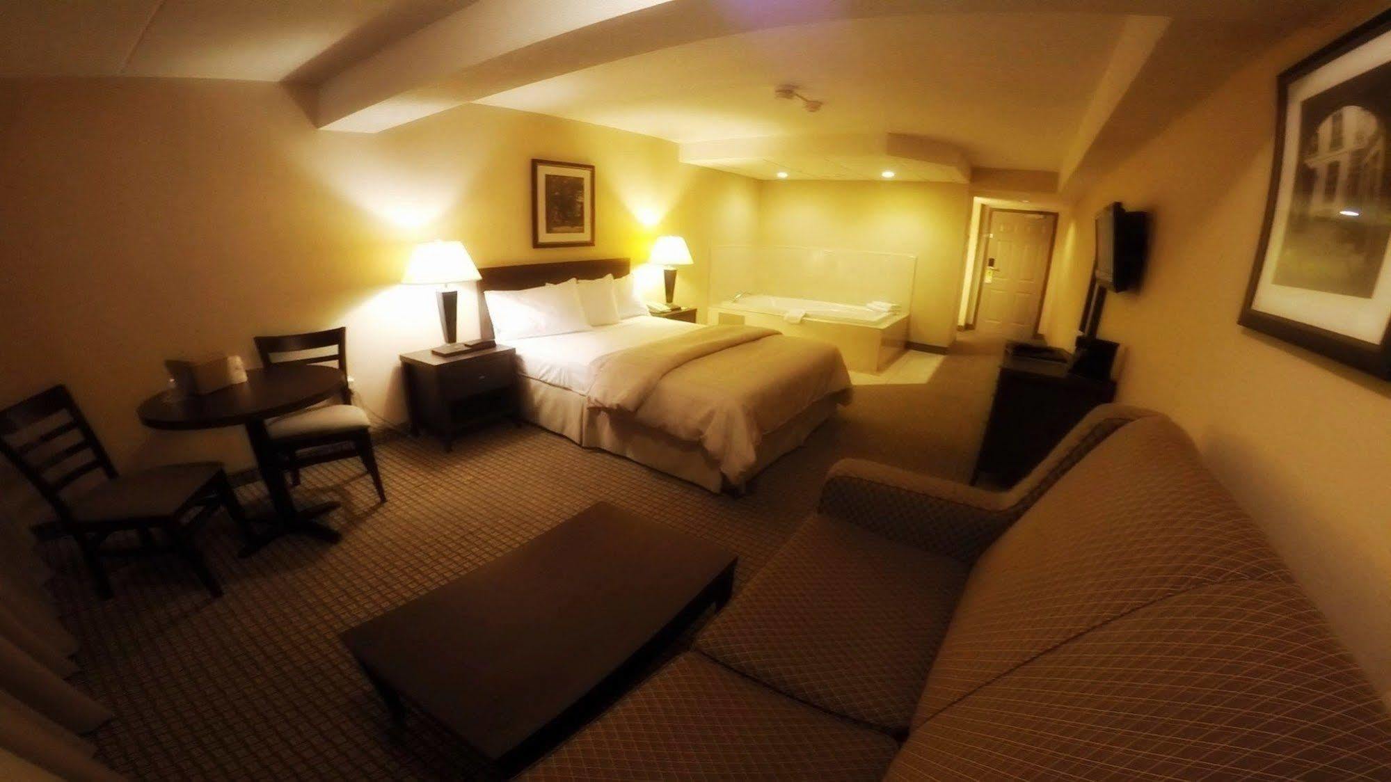 Days By Wyndham Lundys Lane Hotel